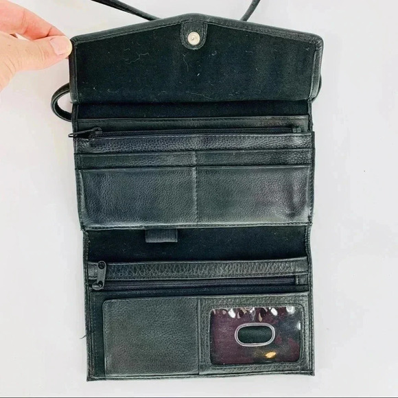 Fossil Crossbody 7.5”x5.5” converts to a clutch - Picture 6 of 7